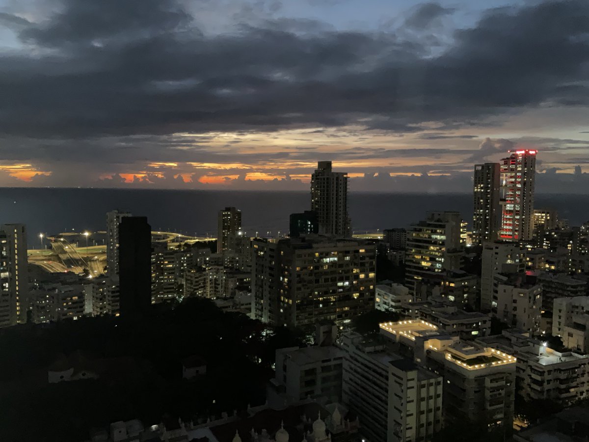 monalchirps's tweet photo. #Mumbai 
Westerly skyline just now… https://t.co/ZwbdhDmaHW