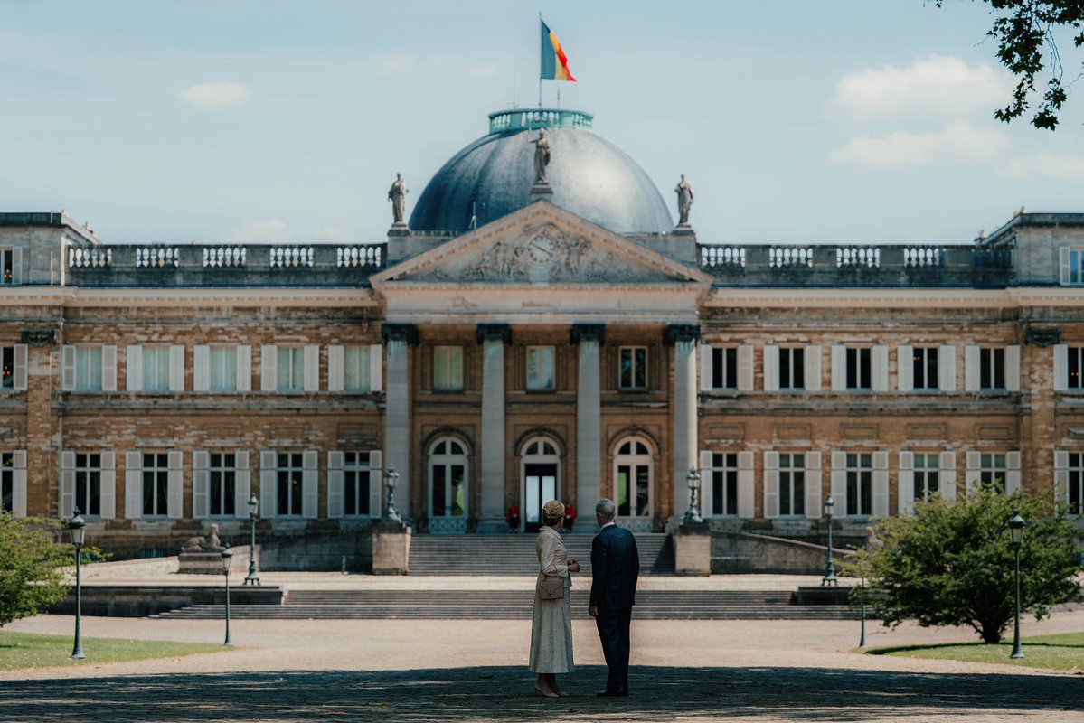 MonarchieBe's tweet photo. Der Kaiser und die Kaiserin von Japan sind im Schloss Laeken eingetroffen. ✨ Morgen startet der offizielle Staatsbesuch in Brüssel. Erleben Sie die Höhepunkte dieses Besuchs hautnah auf unseren Social-Media-Kanälen! 👀 https://t.co/Nk5zWpGEzS