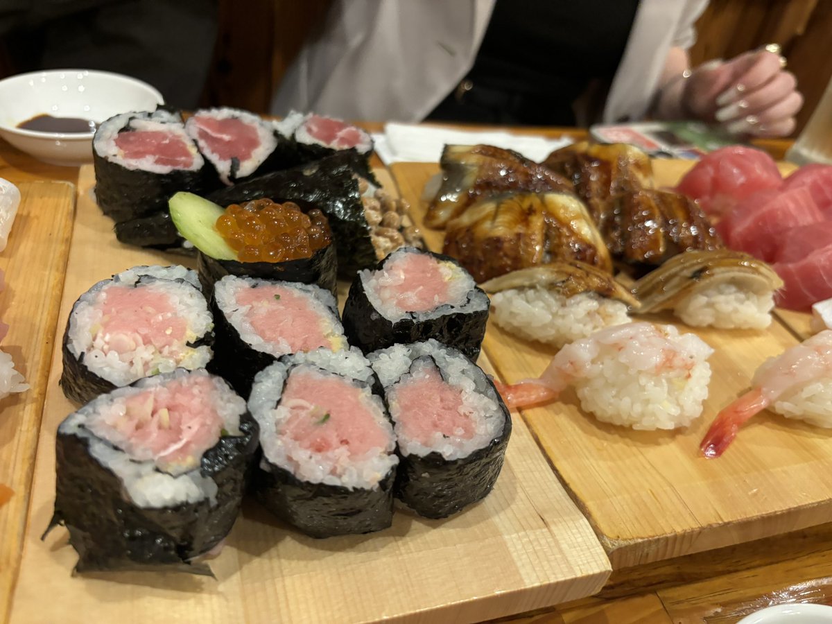 fooood_8991's tweet photo. 伊丹ほぼ初めて行った
ネタでかすぎてシャリ見えへんかった
となりのカレー屋さんも行きたかった
#すし https://t.co/N7P9W0DrFG