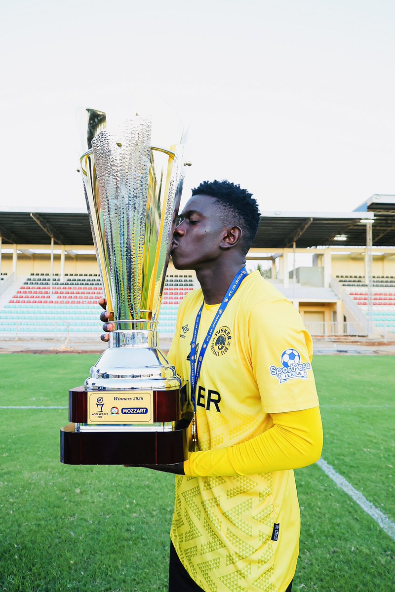 Erambo27's tweet photo. Champions 💛 https://t.co/z5SZLeCcwO