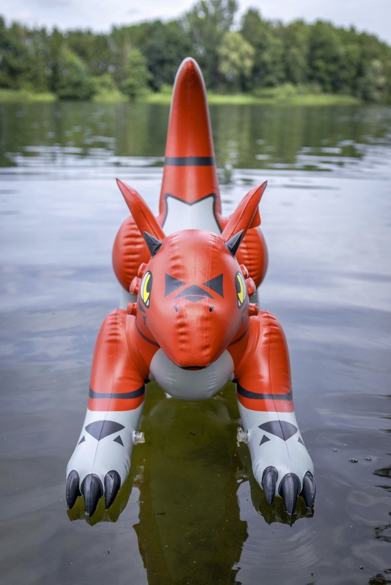 FaoWusky's tweet photo. A few photos from the lake yesterday with my little Guilmon. ❤️
🐲: @JetCreations 
📷: @FaoWusky https://t.co/uxpppxnxxi