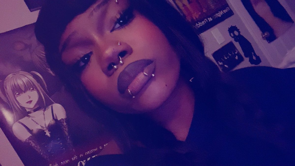 M4RCIorg's tweet photo. Hai:3 #alt #emo #piercings https://t.co/58PDS9Zvuy