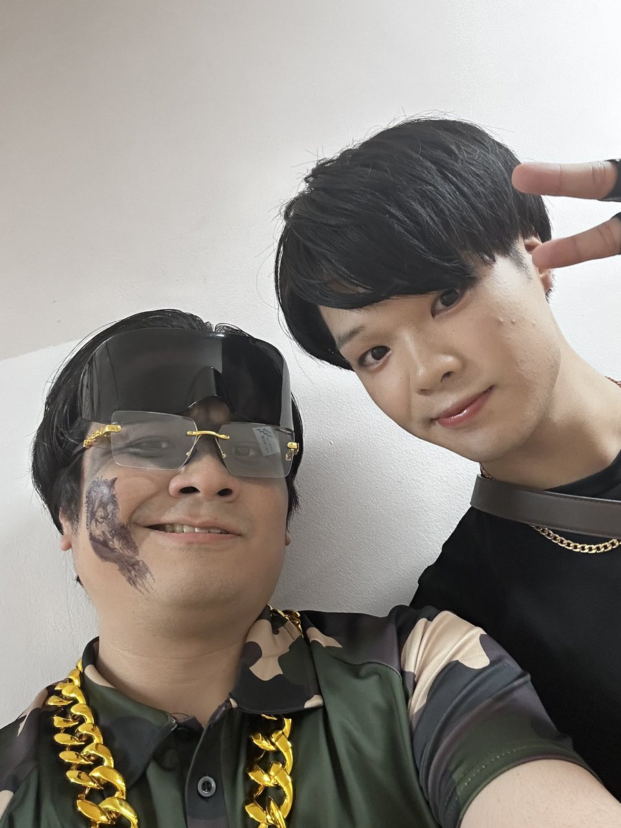 H_Kousei76's tweet photo. 3日目終了！！
いよいよ明日は千秋楽！！
悔いの内容出し切ります！！

当日券ありますのでもし急遽行けるかもって方はDMまでお願いします！！

今日は色んな人と写真撮れて嬉しかった😊

 #えばれく  #劇団めでたし https://t.co/iUTFjICMd4