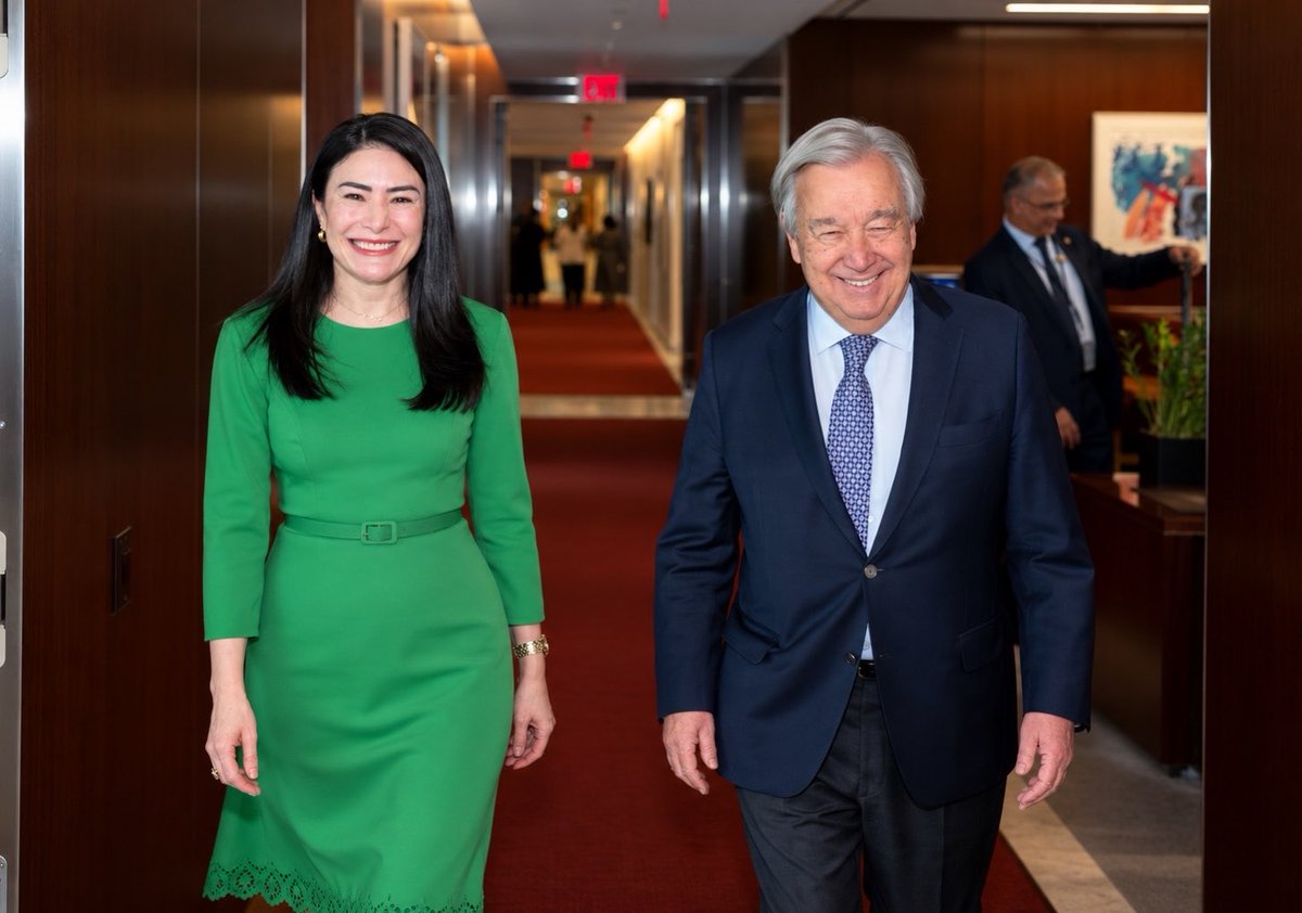 MaritzaChanV's tweet photo. Antes de regresar a Costa Rica, me despedí del Secretario General de las Naciones Unidas, @AntonioGuterres, quien reconoció las contribuciones de Costa Rica en los once procesos intergubernamentales, mandatos y resoluciones que asumí durante estos cuatro años, en defensa de los intereses y prioridades de nuestra política exterior. 

La paz, el desarme y la seguridad internacional, incluyendo el control de armamento y la lucha contra el tráfico ilícito de armas pequeñas y ligeras y las municiones convencionales. Los derechos humanos, desde los derechos de la niñez y los derechos de las comunidades afrodescendientes hasta los derechos de las mujeres y las niñas. El desarrollo sostenible y la protección de los países más vulnerables al cambio climático y al aumento del nivel del mar. El establecimiento de los cimientos para la gobernanza de la inteligencia artificial. Y la renovación de la solidaridad humanitaria, con un Llamado a la Acción respaldado por la gran mayoría de los Estados Miembros.

En todos ellos, Costa Rica forjó consensos que otros veían lejanos.

Regreso a San José con la satisfacción del deber cumplido.