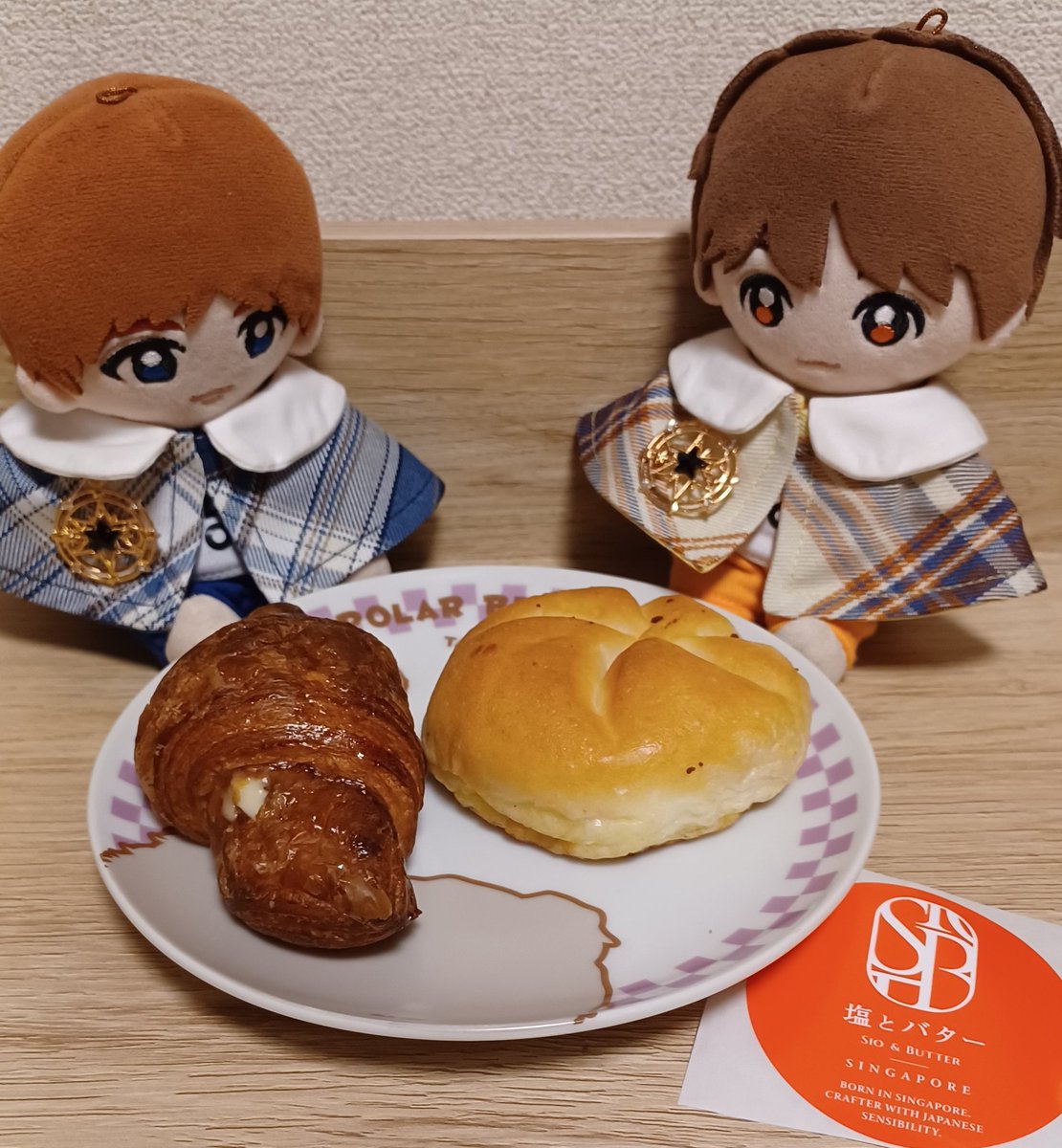 silid_ryu's tweet photo. 551の豚まん買いに粉博行ってきましたー。
わらびもちやーっぱおいしくて好き。
コーンたっぷりパン初めて食べたけどコーンあふれてきてびっくり。
めちゃめちゃ並んでたミルクパン。塩味と優しい甘さのバランス良きであった。 https://t.co/wNoMKkvx58