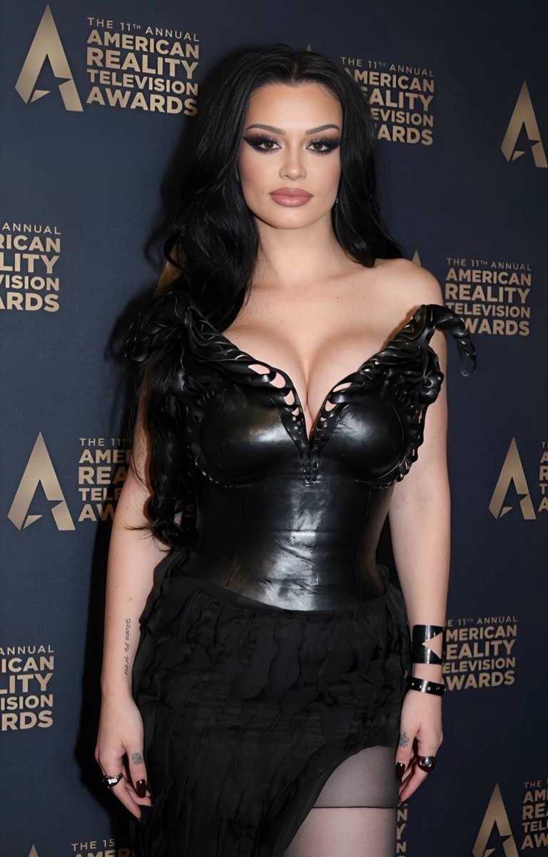 SarayaTheGoth's tweet photo. Feeling Like A RockStar Baddie!🖤😊 https://t.co/8Q77CoFbCq