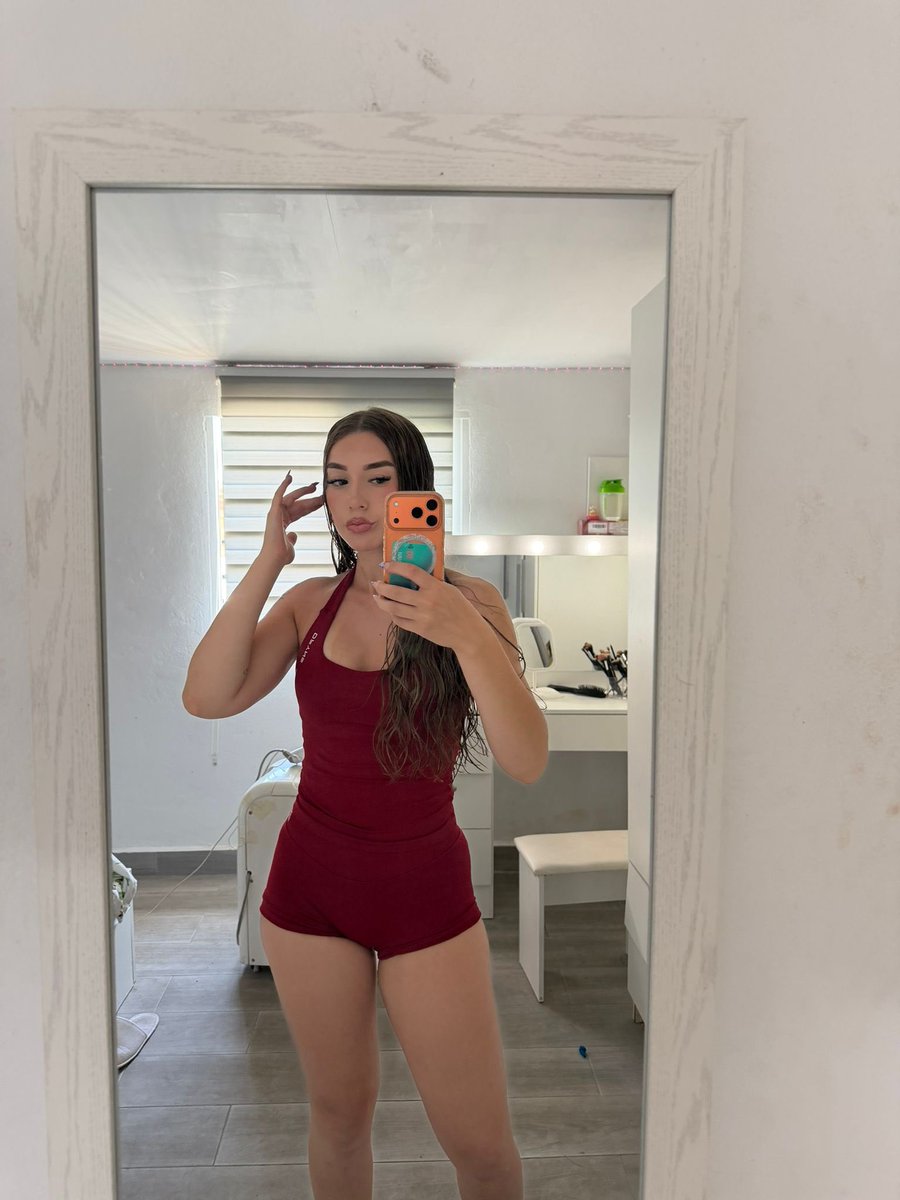 mariaaa2704x's tweet photo. Yo voy al gym pwro estoy esperando las devoluciones de este finde 💅🏻
#finfom #sumisofinaciero #fotopies #pagafantas https://t.co/oiHx3HIFy0