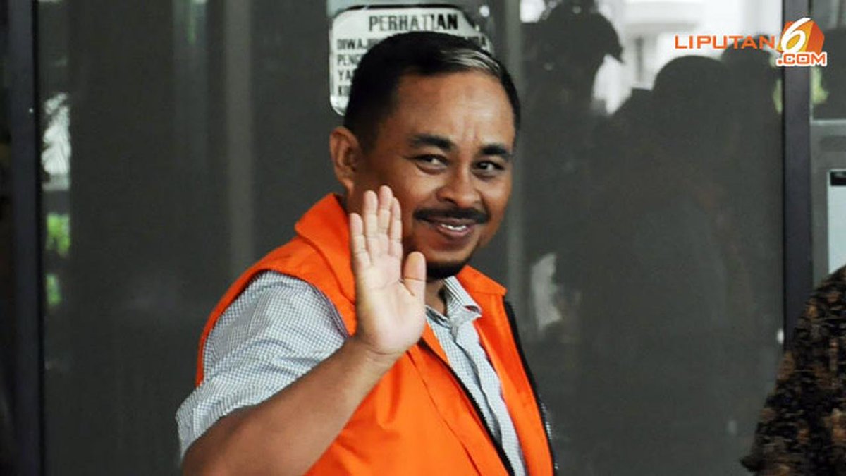 dimarsasongko98's tweet photo. MENOLAK LUPA

Luthfi Hasan Ishaaq.
Presiden PKS. 
Anggota DPR.

Bangga-banggain PKS sebagai partai "bersih, profesional, peduli."

Ditangkap KPK.
Vonis 18 tahun penjara.

Kasus: suap impor daging sapi + pencucian uang.

Jadi presiden partai PERTAMA yang dijerat KPK dalam sejarah Indonesia.