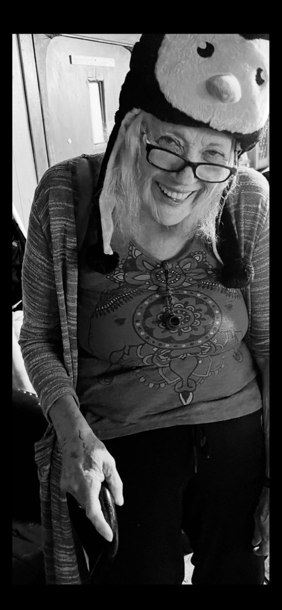 ForgettableBeth's tweet photo. I hope in another life my mom had a better life, please help keep my only parent I have left alive. https://t.co/UnbAKVr028