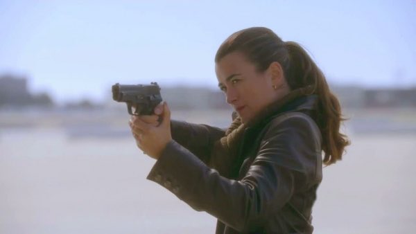 38tivaa's tweet photo. I love Ziva with a gun way too much😍
#SaveTonyandZiva https://t.co/JRNBX1FPee