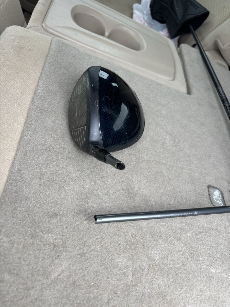 JakeyP19's tweet photo. @CallawayGolf hey! Been on hold 📞 with you guys for 20+ minutes.

My dad’s driver shaft snapped and was wondering if there’s any warranty or anything of the sort. This was his favorite driver he’s ever had. See attached pics. https://t.co/o6uIDpNiJl