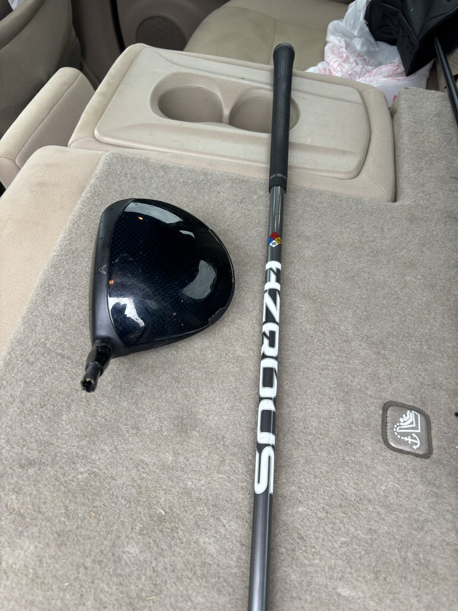 JakeyP19's tweet photo. @CallawayGolf hey! Been on hold 📞 with you guys for 20+ minutes.

My dad’s driver shaft snapped and was wondering if there’s any warranty or anything of the sort. This was his favorite driver he’s ever had. See attached pics. https://t.co/o6uIDpNiJl