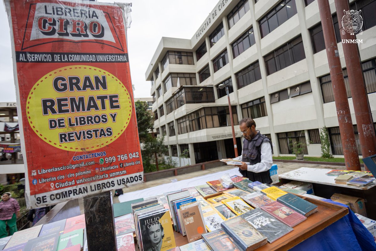 UNMSM_'s tweet photo. 📚🏛️ Cinco décadas ligadas a San Marcos, casi cuatro de ellas en un oficio que sobrevive a la era digital y a la dura realidad de que, hoy en día, la gente acostumbra a leer menos. 📖✨

👴📚 Ciro Palomino bordea los 75 años y dos tercios de su vida convive con la Decana de América, primero como estudiante de Sociología, a fines de los 70, y luego como difusor de cultura en su puesto de venta de libros. ❤️🎓

Fotos: Silvana Matta

Lee la nota completa aquí:
https://t.co/sEkEuuDCcV