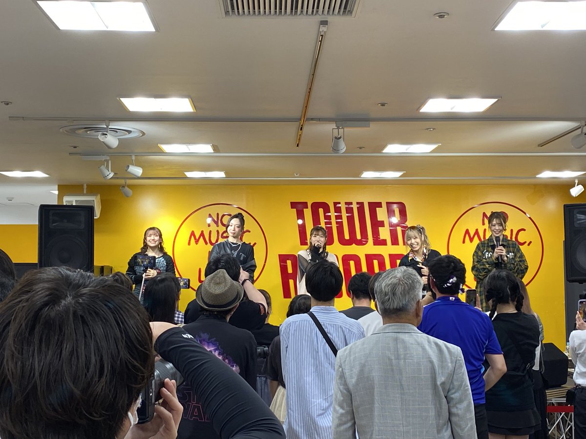 nori_second0171's tweet photo. 6/21(日)、#Finally の自由すぎるリリイべ〜扉の前で大騒ぎ編〜 at タワーレコード錦糸町パルコに行きました💿2部ラスト1曲に駆け込みですみません🙇‍♂️LANDSTAR、歌声も歌詞も曲調も全部良くて最高です😆突発的な参戦にも関わらず、優しく受け入れてくれたメンバーとFimillyに感謝です🙏
#Finally宣伝隊 https://t.co/eN3Yf4VfFE