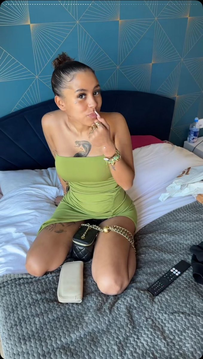 btbfaccount's tweet photo. Mouna a encore fait une dinguerie 
#teamnasdas #mouna #caravane 
https://t.co/jBh70bP1R5 https://t.co/raFwEOSQ8w