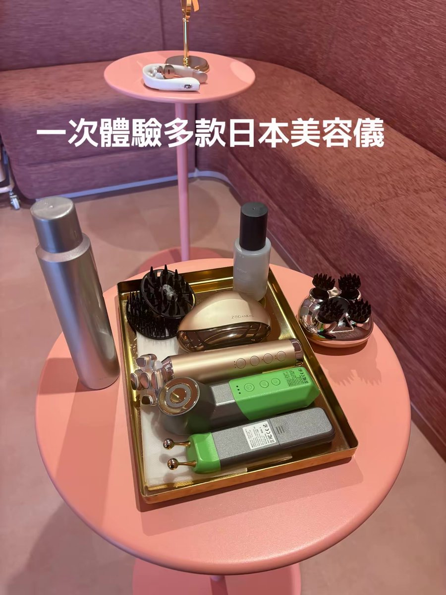 TheGlamRoomJP's tweet photo. 川越竟然有這種地方？✨
川越散步後，來可愛的粉紅美容 Lounge 放鬆一下。
一次體驗多款日本美容儀：腳部放鬆、臉部線條護理、EMS、美容梳、頭皮放鬆。

📍The Glam Room Kawagoe
近川越時之鐘 / 小江戶散步途中推薦

#川越 #川越旅行 #日本美容 #美容體驗 #Kawagoe #JapanTravel #BeautyTech https://t.co/LLx3RESa59