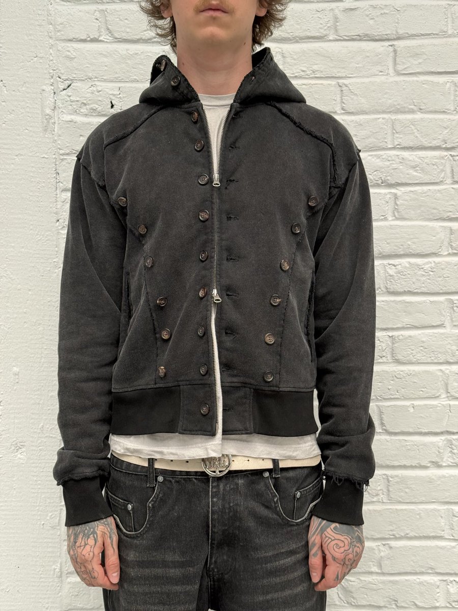 ROBOTKAO's tweet photo. the only hoodie you can wear in 6 different ways https://t.co/1A1IeVZOP7