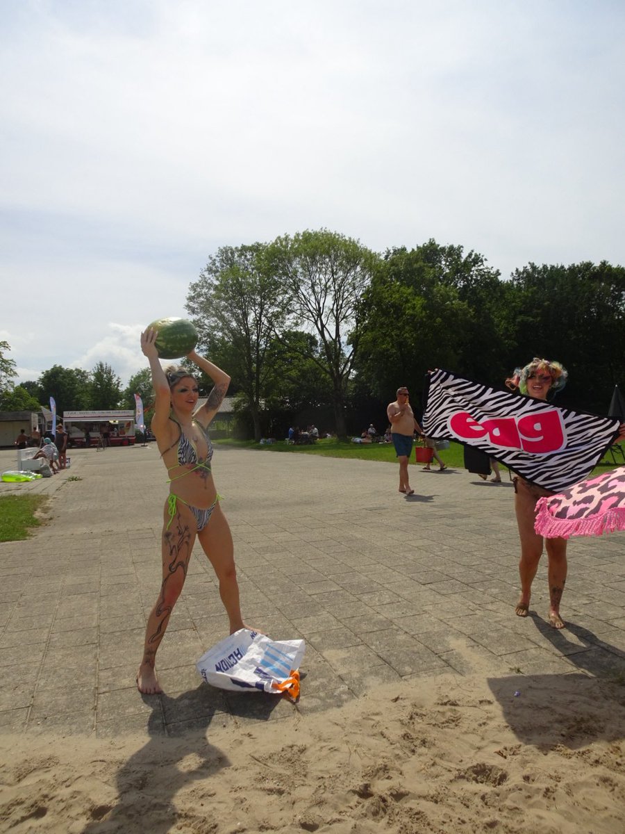 _lamiann's tweet photo. Had a Gyaru beach meet!I love my gyarusa https://t.co/ltzlzAMR9c