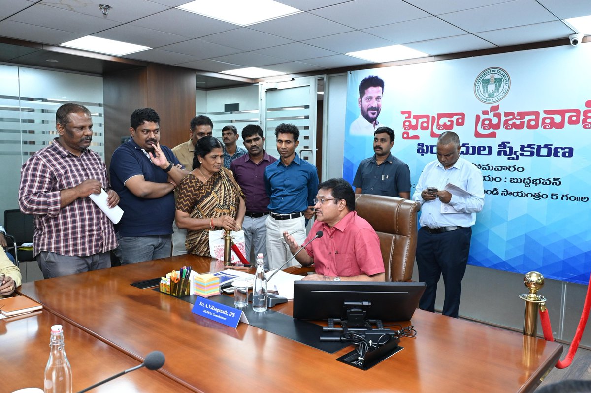 Comm_HYDRAA's tweet photo. -- వ‌ర‌ద చెరువుకు చేరేలా చూడండి
-- ప్ర‌గ‌తిన‌గ‌ర్‌కు వ‌ర‌ద ముప్పు త‌ప్పించండి
-- వ‌ర్షాల వేళ వ‌ర‌ద ముప్పుపై హైడ్రా ప్ర‌జావాణికి 47 ఫిర్యాదులు

❇️ వ‌ర్షాల వేళ వ‌ర‌ద ముప్పు త‌ప్పించాల‌ని కోరుతూ ప‌లువురు హైడ్రా ప్ర‌జావాణిలో ఫిర్యాదు చేశారు. న‌గ‌ర శివార్ల‌లో అయినా వ‌ర‌ద కాలువ‌ల‌ను - మురుగు కాలువ‌ల‌ను క‌ల‌ప‌కుండా.. వ‌ర‌ద నీరు నేరుగా చెరువుకు చేరేలా చూడాల‌ని కోరారు. ర‌హ‌దారులు నిర్మించిన‌ప్పుడే.. ఇరువైపులా వ‌ర‌ద కాలువ‌లు ఎత్తు ప‌ల్లాలు లేకుండా చూడాల‌ని కోరారు. అలాగే ర‌హ‌దారుల‌కు ఇరువైపులా నిర్మించిన కాలువ‌ల్లోంచి వ‌ర‌ద నీరు కాల‌నీల్లో ఉన్న పైపుల‌కు అనుసంధానం చేయ‌కుండా.. సామ‌ర్థ్యానికి త‌గ్గ‌ట్టు కాలువ‌లు నిర్మించి చెరువుల‌కు ప్ర‌ధాన లైన్ల‌కు చేరేలా చూడాల‌ని విజ్ఞ‌ప్తి చేశారు.  ఎక్క‌డిక‌క్క‌డ.. ఎవ‌రి ప‌ని వారు పూర్తి చేసిన‌ట్టు కాలువ‌లు పూర్తి చేస్తున్నార‌ని.. ఆ వ‌ర‌ద చివ‌రిగా చెరువుకు, కాలువ‌కు చేరే వ‌ర‌కు వివిధ విభాగాలు స‌మ‌న్వ‌యంగా ప‌ని చేయాల‌ని ప‌లువురు పేర్కొన్నారు. మియాపూర్ - గండి మైస‌మ్మ  ప్ర‌ధాన ర‌హ‌దారిలో నిర్మించిన వ‌ర‌ద కాలువ‌లే ఇందుకు నిద‌ర్శ‌న‌మ‌న్నారు. ఇదే ప‌రిస్థితి కొండాపూర్‌లోని జూబ్లీ ఎన్‌క్లేవ్‌లో ఉంద‌ని తెలిపారు. ప‌లు చోట్ల పూడిక తీత ప‌నులు ఇంకా పూర్తి కాలేద‌ని.. సికింద్రాబాద్‌లోని ఒలిఫెంటో వంతెన కింద పేరుకుపోయిన పూడిక‌నే ఇందుకు నిద‌ర్శ‌న‌మ‌ని చెప్పారు. ఇలా సోమ‌వారం నిర్వ‌హించిన హైడ్రా ప్ర‌జావాణికి మొత్తం 47 ఫిర్యాదులందాయి.  వీటిని హైడ్రా క‌మిష‌న‌ర్ శ్రీ ఏవీ రంగ‌నాథ్ గారు ప‌రిశీలించి త‌దుప‌రి చ‌ర్య‌ల‌కు ఆదేశంచించారు. 

 ఫిర్యాదులు ఇలా..
--------------------------------------
❇️ మియాపూర్ - గండిమైస‌మ్మను క‌లుపుతూ 6 లైన్ల ర‌హ‌దారికి ఆనుకుని ఇరువైపులా నిర్మిస్తున్న ప్ర‌ధాన వ‌ర‌ద కాలువ‌లు ప్ర‌గ‌తిన‌గ‌ర్లోని పైపుల‌కు అనుసంధానం చేయ‌డం వ‌ల్ల భ‌విష్య‌త్తులో చాలా ఇబ్బందులు ఎదురౌతాయ‌ని అక్క‌డి నివాసితులు హైడ్రా ప్ర‌జావాణిలో ఫిర్యాదు చేశారు. ఇరువైపులా 1200 ఎంఎం చొప్పున 2400 ఎంఎం వ‌ర‌ద కాలువ‌ల‌ను ప్ర‌గ‌తిన‌గ‌ర్‌లోని 200 ఎంఎం పైపుల‌కు అనుసంధానం చేయ‌డం ఎంత వ‌ర‌కు స‌బ‌బ‌ని ప్ర‌శ్నించారు. ప్ర‌గ‌తిన‌గ‌ర్‌లో తీవ్ర‌మైన వ‌ర‌ద ముప్పు సంభ‌విస్తుంద‌ని.. ఈ స‌మ‌స్యను ప‌రిష్క‌రించాల‌ని స్థానికులు హైడ్రాను కోరారు. 

❇️ మేడ్చ‌ల్ - మ‌ల్కాజిగిరి జిల్లా  మేడిప‌ల్లి మండ‌లం బోడుప్ప‌ల్ డివిజ‌న్ ప‌రిధిలోని స‌ర్వే నంబ‌రు 78, 79 లో 30 సంవ‌త్స‌రాల క్రితం టెలిఫోన్ కాల‌నీ పేరిట లే ఔట్ వేశారు. ఇందులో 1166 గజాల పార్కు స్థ‌లం ఉంది. అందులో గ‌ది నిర్మించి క‌బ్జా చేయాల‌ని ప్ర‌య‌త్నిస్తే అడ్డుకున్నాం. ప్ర‌తి సారీ ఇలాగే జ‌ర‌గ‌డం కాకుండా కాల‌నీ వాసుల‌మీద దాడికి కూడా వారు వెనుకాడ‌డంలేదు. ఈ విష‌యాన్ని స్థానికంగా ఉన్న అధికారులకు ఫిర్యాదు చేసినా ప్ర‌యోజ‌నం లేకుండా పోయింది. లే ఔట్ ప్ర‌కారం 1166 గ‌జాల పార్కు స్థ‌లాన్ని కాపాడాల‌ని హైడ్రా ప్ర‌జావాణిలో ఫిర్యాదు చేశారు.  

❇️ రంగారెడ్డి జిల్లా గండిపేట మండ‌లం నెక్నాంపూర్ విలేజ్‌లోని స‌చివాల‌యం కాల‌నీ లేఔట్ హ‌ద్దులు నిర్ధారించాల‌ని హైడ్రా ప్ర‌జావాణి ఫిర్యాదులో అక్క‌డి నివాసితులు కోరారు. ఓ వైపు నుంచి  క‌బ్జాలు చేసుకుంటూ కాల‌నీలోని స్థ‌లాల‌ను కాజేయాల‌ని కొంత‌మంది ప్ర‌య‌త్నిస్తున్నార‌ని ఫిర్యాదులో పేర్కొన్నారు. ఈ మేర‌కు పోలీసు స్టేష‌న్లో కూడా ఫిర్యాదు చేశామ‌ని తెలిపారు. లే ఔట్ ప్ర‌కారం పార్కులు, ర‌హ‌దారులు కాపాడాల‌ని కోరారు. అలాగే దాదాపు 500ల గ‌జాల స్థ‌లంలో గ‌తంలో తాగునీటి అవ‌స‌రాలు తీర్చ‌డానికి ఓవ‌ర్‌హెడ్ ట్యాంకును నిర్మింగా ఇప్పుడ‌ది నిరుప‌యోగంగా మారింది. ఆ స్థ‌లాన్ని ప్ర‌జావ‌స‌రాల‌కు ఉప‌యోగ‌ప‌డేలా సంర‌క్షించాల‌ని విన‌తిప‌త్రంలోపేర్కొన్నారు. 

❇️ మేడ్చ‌ల్ - మ‌ల్కాజిగిరి జిల్లా షామీర్‌పేట మండ‌లం పోతాయిప‌ల్లి స‌ర్వే నంరు 118లో ఉన్న 5.18 ఎక‌రాల మాజిద్‌కుంట చెరువును కాపాడి వ‌ర‌ద క‌ట్ట‌డికి వినియోగించాల‌ని ప్ర‌జావాణి ఫిర్యాదులో అక్క‌డి స్థానికులు కోరారు. చెరువులోకి నీరు చేర‌కుండా చేసి క‌బ్జా చేయాల‌నే ప్ర‌య‌త్నాల‌తో స్థానికంగా వ‌ర‌ద ముంచెత్తే ప‌రిస్థ‌తితులున్నాయ‌ని తెలిపారు. రంగారెడ్డి జిల్లా అబ్దుల్లాపూర్‌మెట్ మండ‌లం మ‌ల్కాజిగిరి మున్సిపాలిటీలోని పెద్ద అంబ‌ర్‌పేట డివిజ‌న్ మ‌ర్రిప‌ల్లి గ్రామ చెరువు ఎఫ్‌టీఎల్ ప‌రిధిల 35.05 ఎక‌రాలుండ‌గా క‌బ్జాల‌కు గురౌతూ వ‌స్తోంద‌ని.. ఈ చెరువును కాపాడి వ‌ర‌ద క‌ట్ట‌డికి చ‌ర్య‌లు తీసుకోవాల‌ని ప‌లురువు కోరారు. 

❇️ ద్వారకానగర్ బోడుప్పల్ కుంటలోకి పారిశ్రామిక రసాయన వ్యర్థాలు చేరుతున్నాయని స్థానిక కాలనీ నివాసితులు ఫిర్యాదు. నాలాలు, డ్రైనేజీల ద్వారా పరిశ్రమల నుంచి వచ్చే కాలుష్య జలాలు కుంటలో కలుస్తున్నాయని ఆరోపిస్తూ, కాలుష్యం వల్ల ప్రజారోగ్య సమస్యలు, దుర్వాసన, శ్వాసకోశ వ్యాధుల ప్రమాదం బారిన పడుతున్నట్లు నివాసితుల తెలిపారు. బోడుప్పల్ కుంటను రక్షించడంతో పాటు పారిశ్రామిక కాలుష్యంపై తక్షణ చర్యలు తీసుకోవాలని కోరారు.షేక్‌పేట్ మండలం, నవయమునానగర్ కాలనీ – సర్వే నంబర్ 403/1 పరిధిలో రోడ్డును కొందరు ఆక్రమించి షెడ్లు, ప్రహరీ గోడలు నిర్మించార‌ని ప్ర‌జావాణి ఫిర్యాదులో పేర్కొన్నారు. 

❇️ ఆల్వాల్, ఇంద్రానగర్ కాలనీ – మున్సిపల్ రోడ్డుపై అక్రమంగా గోడ నిర్మించి ప్రజా మార్గాన్ని మూసివేయడం వల్ల డ్రైనేజీ, మురుగు నీటి ప్రవాహం నిలిచిపోవడంతో వర్షాకాలంలో ఇళ్లలోకి నీరు చేరుతోందని ఆవేదనతో, అంబులెన్స్ కూడా వెళ్లలేని పరిస్థితి ఏర్పడిందని పేర్కొన్నారు. రోడ్డు ఆక్రమణ తొలగించి, డ్రైనేజీ వ్యవస్థ పునరుద్ధరించాలని హైడ్రా అధికారులకు కాలనీ నివాసితులు విన్న‌వించారు.

#HYDRAA #Prajavani #StormWaterDrains #LakeProtection #UrbanFlooding