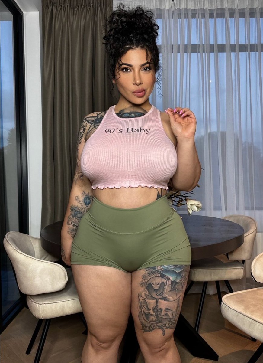 HouseOfAzita's tweet photo. nudy version in comments https://t.co/7mzemnOeK1