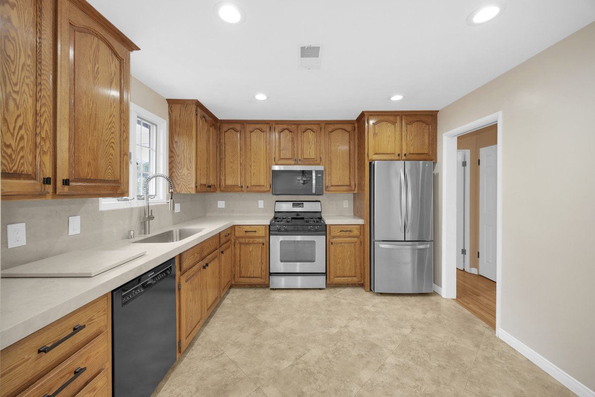 mattluke44's tweet photo. 🏡 NEW LEASE AVAILABLE! 🏡

📍 10751 Allen Ave, Garden Grove

Beautiful 3-bedroom, 2-bathroom home available for lease at $4,100 per month!

📞 Contact Matt Luke 
DRE#01379779

#GardenGroveBuzz #ForLease #OrangeCountyRentals #MajorLeagueProperties #allstarpropertymanagement https://t.co/wDCE7ybV5h