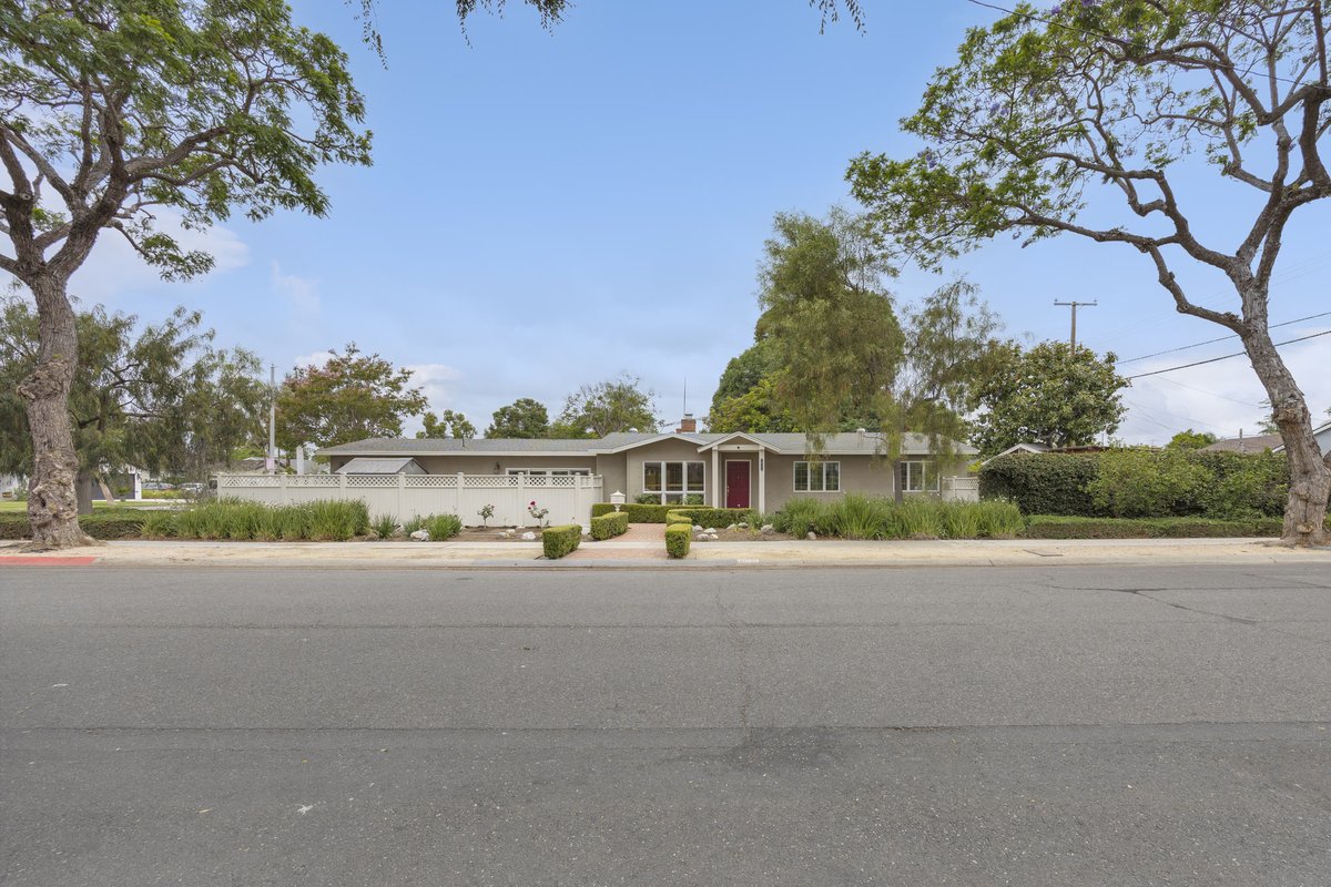 mattluke44's tweet photo. 🏡 NEW LEASE AVAILABLE! 🏡

📍 10751 Allen Ave, Garden Grove

Beautiful 3-bedroom, 2-bathroom home available for lease at $4,100 per month!

📞 Contact Matt Luke 
DRE#01379779

#GardenGroveBuzz #ForLease #OrangeCountyRentals #MajorLeagueProperties #allstarpropertymanagement https://t.co/wDCE7ybV5h