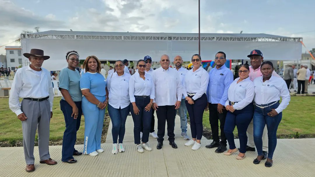 RValeraGrullon's tweet photo. Tuve el honor de participar en la entrega del parque del sector El  Bonito, San Isidro, una importante obra entregada por la alcaldía, que  dirige Wendy Cepeda y que, sin dudas aportará al bienestar de toda la  comunidad. https://t.co/HO406m2I5T