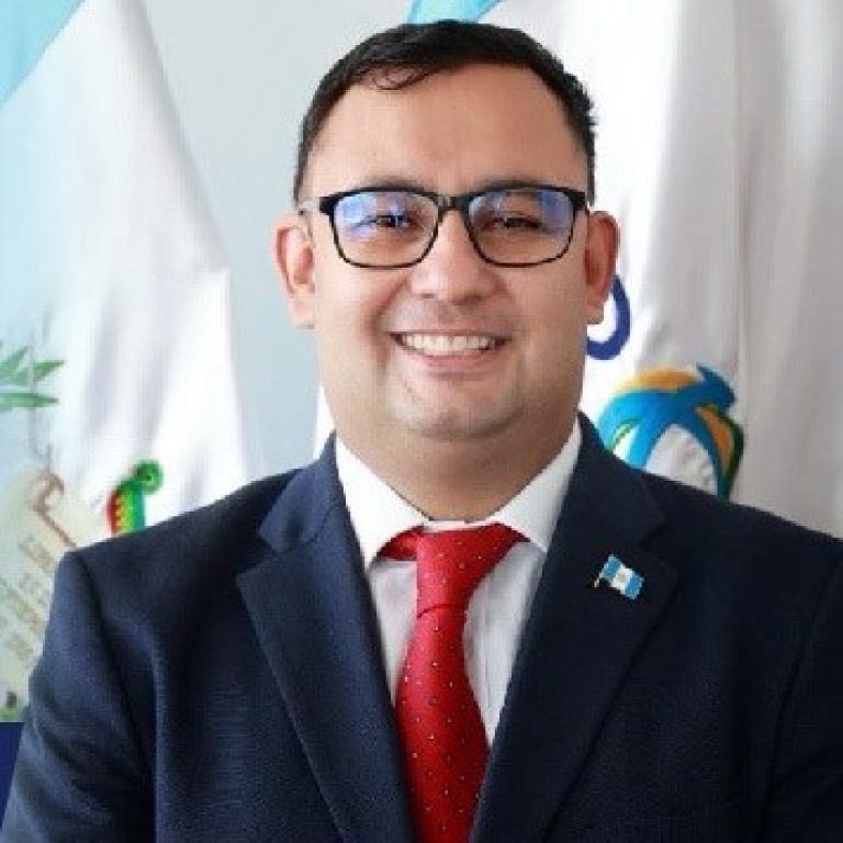 carlosAtitlan's tweet photo. Los encarados de “ENTREGAR” el aeropuerto La Aurora a una oligarquía hambrienta…. Que se quiere apoderar para ETERNA MEMORIA de todos los negocios del Aeropuerto.

Fernando Suriano
Tomás Aldecoa
Erick Uribio. https://t.co/flVXfL4d0N