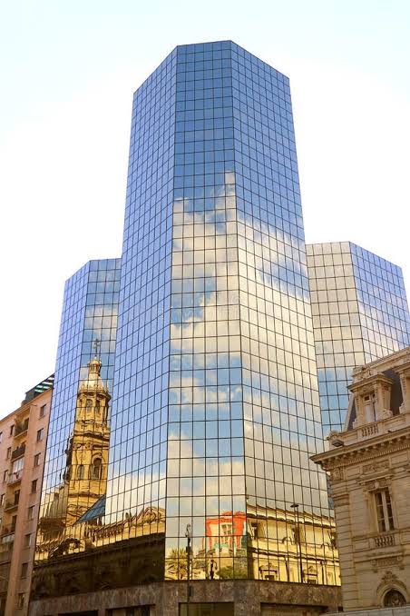alvaro_1925's tweet photo. Y bueno, qué le vamos a pedir a la ciudad que permitió construir esto al lado de LA CATEDRAL METROPOLITANA DE SANTIAGO https://t.co/szhOKb1rOT