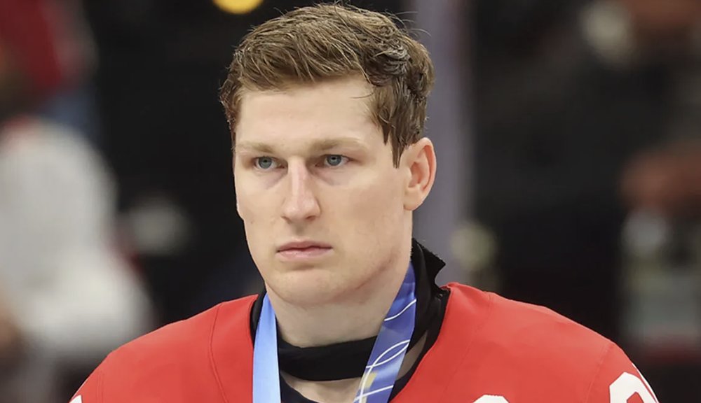 Harian_Mossa's tweet photo. If Nathan MacKinnon won a gold medal with Canada, would people and media in Colorado also harass him out of the country?

@FriedgeHNIC describing how crazy it got in Ottawa post Olympics is bonkers. 

People need to understand that what happened to US players based in Canada post Olympics was NOT OK.

They deserved none of it. 

We are now watching the results of that nonsense with Quinn, Brady and possibly with Hellebuyck and Matthews.
