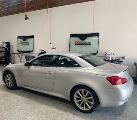 oc_windshields's tweet photo. Cracked windshield? No problem. At OC Windshields, we make windshield replacement quick, convenient, and affordable — wherever you are! 🧰✨

Our mobile repair units come to you — home, work, or roadside — saving you time and stress. https://t.co/rM6Es0CwS1