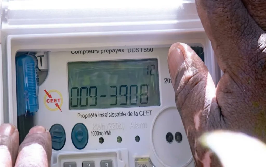TigbeP's tweet photo. Alerte CEET: Pas achat de crédit d'électricité ne sera possible ce mercredi 24 juin de 00h à 06h du matin pour maintenance. De Lomé à Cinkassé, vérifiez vos compteurs et rechargez dès aujourd'hui pour éviter de vous retrouver dans le noir au réveil.#TgTwittos #Togo @CEETOfficiel https://t.co/YLIChHUU47