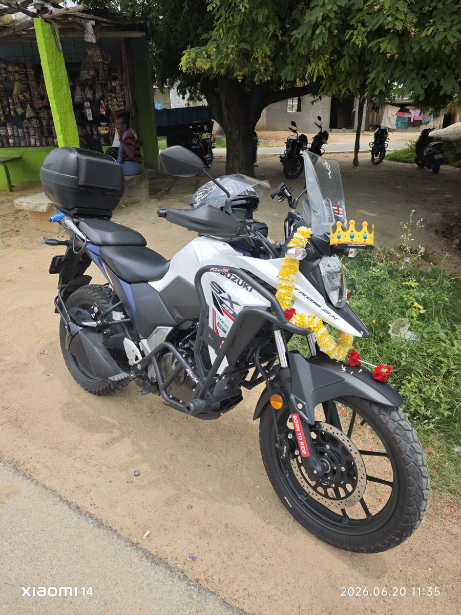 Vinayjoy123's tweet photo. @suzuki2wheelers Writing my 1st experience of riding.Thnks for this wonderful V-Strom 250.Had a memorable 750 km solo ride to Tirumala.Excellent pickup,road grip, mileage of 42–44 km/l.Drawbacks are the missing Distance-to-Empty feature and horn.Overall, a great touring machine! https://t.co/c0fqOGZexz