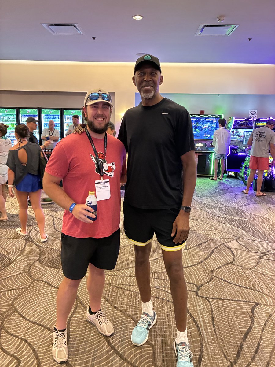 mcblimp95's tweet photo. It was great to meet Thurl Bailey and here him speak last night during the #NCPCM Conference. Phenomenal story and a phenomenal human being.
#WhenWorldsCollideLegendsRise https://t.co/Sp81ulITid