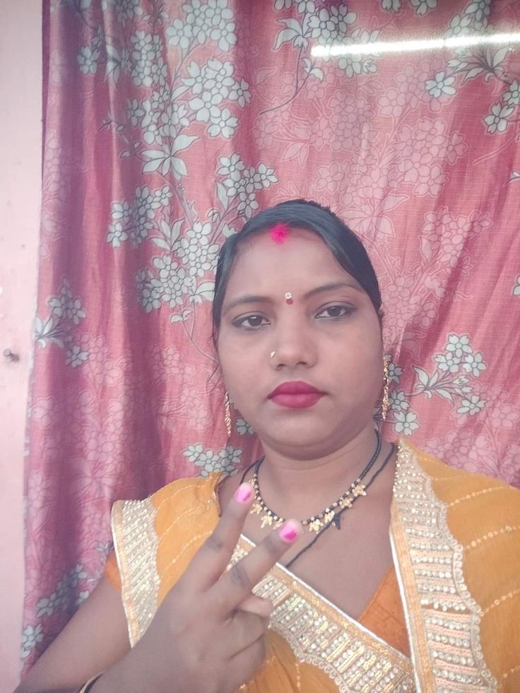 AaishaaSoomro's tweet photo. A female is always beautiful no matter what nationality she holds ✨

🇵🇰Pakistani Mohtarma 🇮🇳Indian Mahila https://t.co/EEcshys3K1
