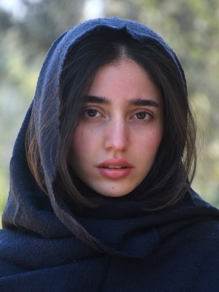 AaishaaSoomro's tweet photo. A female is always beautiful no matter what nationality she holds ✨

🇵🇰Pakistani Mohtarma 🇮🇳Indian Mahila https://t.co/EEcshys3K1