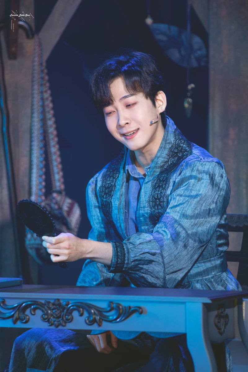PerfectFor_pic's tweet photo. 260620 아웃캐스트✨☀️
스페셜 커튼콜 :: 역시나 뜯어낸 신탁📚

사제 | 함태규 배우님

#아웃캐스트 #함태규 #알렉산드로스 #사제 https://t.co/Pl3LLFBD2d