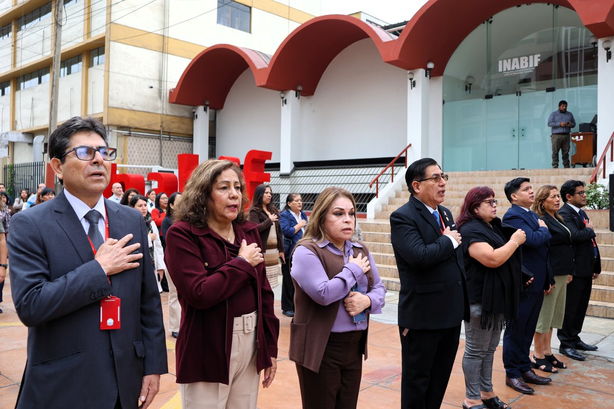 mimpinabif's tweet photo. 🇵🇪 #CeremoniaCívica | Con orgullo y profundo sentido de identidad nacional, iniciamos la semana renovando el compromiso que guía nuestra labor día a día: brindar protección, oportunidades y esperanza a niñas, niños, adolescentes y familias en vulnerabilidad.✨
#TransformandoVidas https://t.co/NdYtJ1U7h2