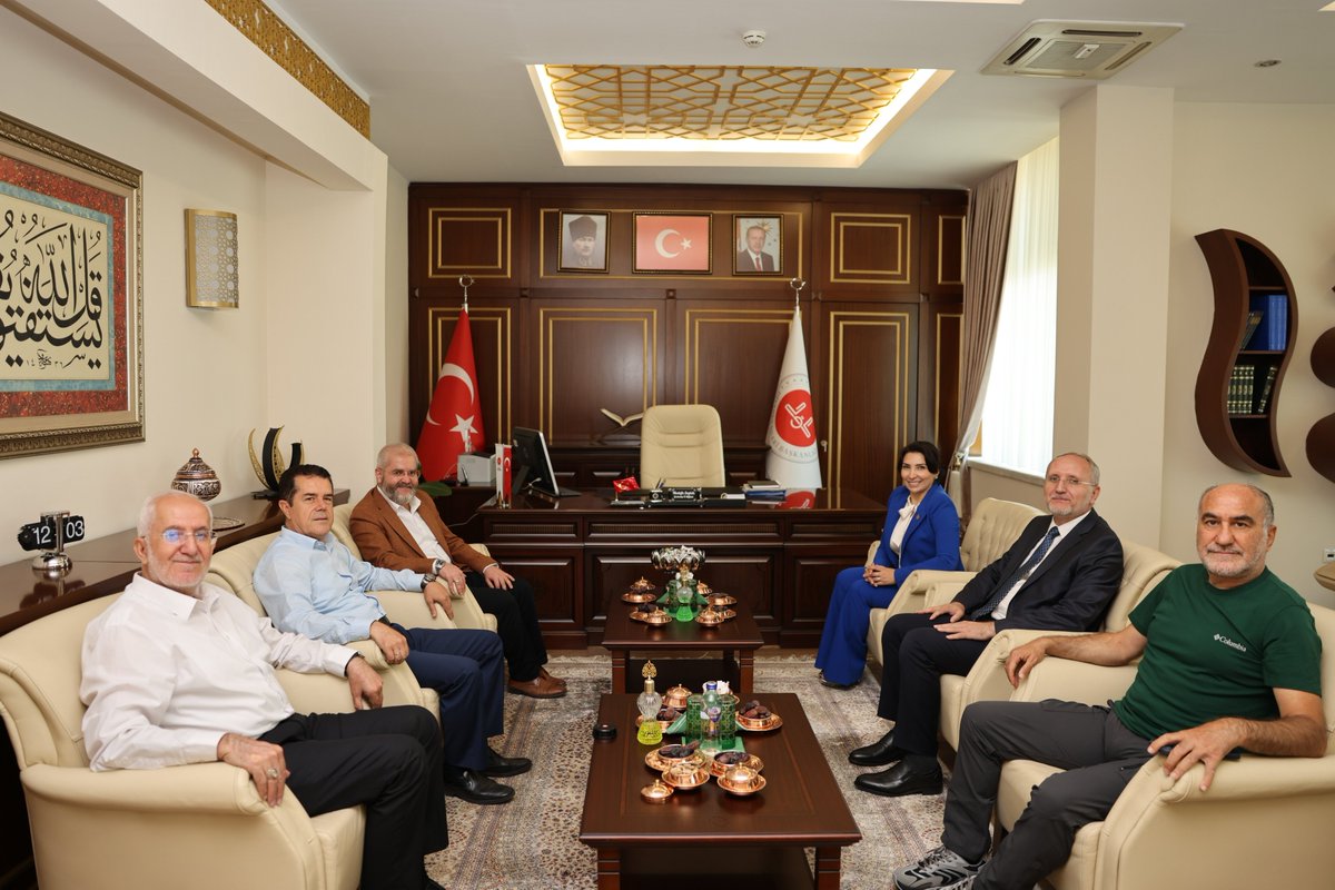 ggcemiyeti's tweet photo. GGC Başkanı Meral Ay ve yönetim kurulu üyeleri, Gaziantep İl Müftüsü Mustafa Soykök'e ziyarette bulundu.
Gaziantep’in toplumsal dinamiklerini şekillendiren iki önemli kurum, şehrin geleceğine yön vermek adına bir araya geldi. 
https://t.co/OUy9CHNAUd https://t.co/xzwBaJOdDk