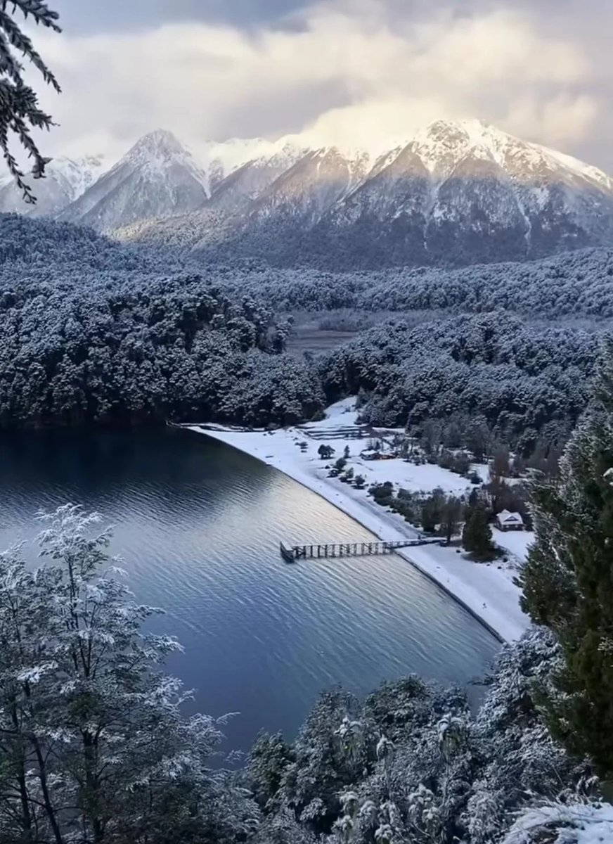 miraculousearth's tweet photo. 📷 Photo 384:
📍Bariloche, Argentina

Did you know Bariloche is known as the chocolate capital of South America?
#Argentina #Nature https://t.co/1JGXJarVNl