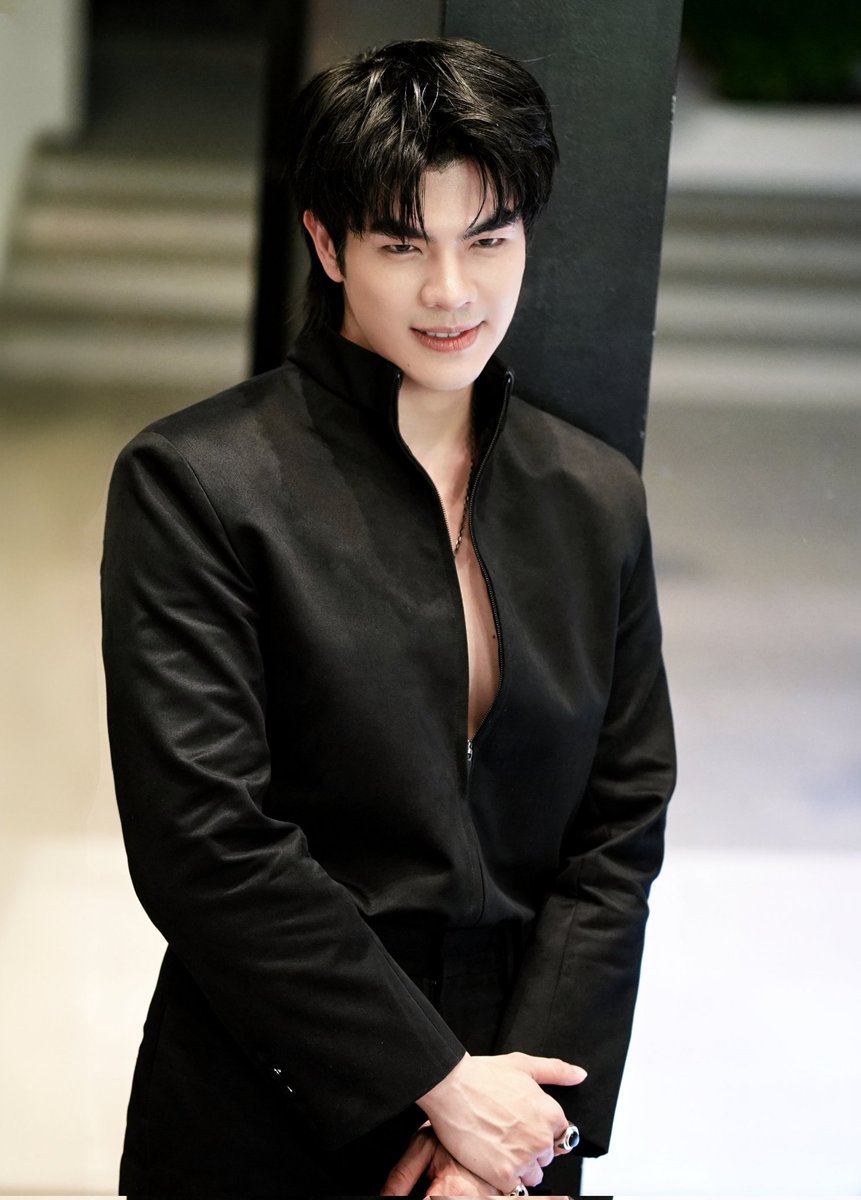 mileapoxjh's tweet photo. 😍😍😍
#GuerlainFragrancexMile
@milephakphum 
#MilePhakphum https://t.co/x2lfLKk2Yf