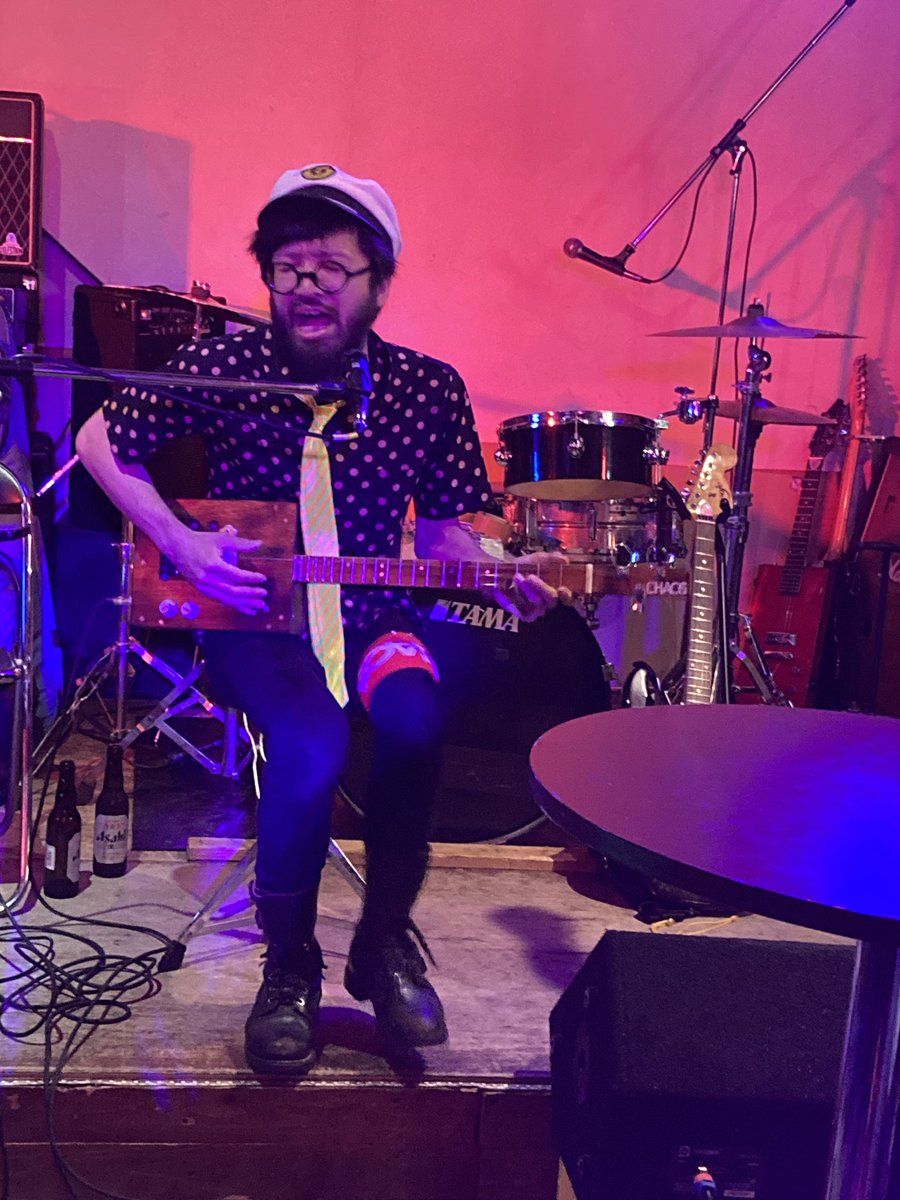 MCKitabayashi's tweet photo. そして終演後に庄内HASHカーニバルへ。
崎原ショータさん、アンモニアンズという初っ端から僕を廃人化させる危険なイベントでした。このまま酩酊すると家庭があぶなくなるので、心を鬼にして飲むのを控えました。
そして、やっと50/50’sが観れたーーー！！
めっちゃ良かったーーー！ https://t.co/WgZvvIx94Z