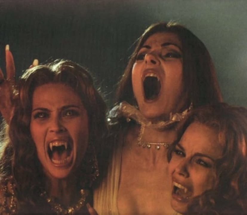 retrocvnty's tweet photo. Draculas brides from Van Helsing (2004) were so fucking cool https://t.co/AfXaIJeB46