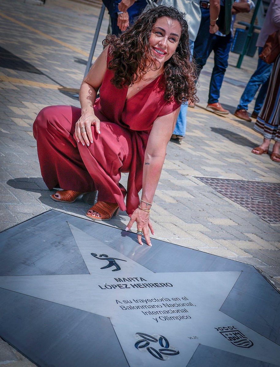 RFEBalonmano's tweet photo. Día inolvidable para @mart_lpez protagonista en el Paseo de las Estrellas del Deporte del Martín Carpena @malaga @pacodelatorrep @borjavivas como reconocimiento a una trayectoria ejemplar.

Junto a la @FAndaluzaBM nos sumamos a este merecido homenaje.

#Balonmano https://t.co/cJxwQp8FAR