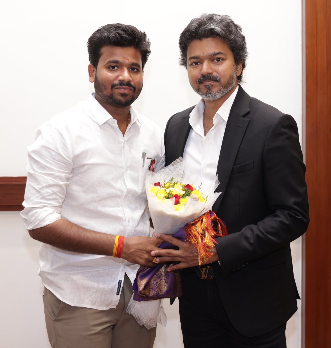 selvamVNR's tweet photo. என் வாழ்வின் ஒவ்வொரு அத்தியாயத்திலும் என்னை உருவாக்கிய என் அண்ணன், தலைவர் மாண்புமிகு தமிழ்நாடு முதலமைச்சர் திரு. ச.ஜோசப் விஜய் அவர்களுக்கு என் நெஞ்சம் நிறைந்த இனிய பிறந்தநாள் நல்வாழ்த்துகள்.❤️

அரசியல் வாழ்க்கை என்றால் என்னவென்றே தெரியாமல் இருந்த என்னை, மக்கள் சேவையின் பாதைக்கு அழைத்து வந்ததும் நீங்கள் தான். ஒரு சாதாரண கடைக்கோடி தொண்டனாக இருந்த எனக்கு அடையாளம், அங்கீகாரம், புகழ், பதவி என அனைத்தையும் வழங்கி இன்று சட்டமன்ற உறுப்பினராக அழகு பார்க்கும் என் தலைவரும் நீங்கள் தான்.

"தாய்க்கு நிகர் யாருமில்லை" என்பார்கள். ஆனால் என் வாழ்க்கையில் அதையும் தாண்டி என்னை பார்த்து, வழிநடத்தி, உயர்த்தி வைத்தவர் நீங்கள். நான் தடுமாறிய நேரங்களில் தைரியம் கொடுத்ததும், வாழ்க்கையை சரியான பாதையில் மாற்றியதும் நீங்கள் தான்.

உங்கள் மீது வைத்துள்ள அன்பும் நன்றியும் என் உயிர் உள்ளவரை இருக்கும்!

நீங்கள் நீண்ட ஆயுளுடன், நல்ல ஆரோக்கியத்துடன் மக்கள் பணியாற்றி தமிழ்நாட்டை மேலும் உயர்த்திட இறைவனை வேண்டுகிறேன்.🙏🏻

இனிய பிறந்தநாள் வாழ்த்துகள் அண்ணா,தலைவா! ❤️💐

S.P.செல்வம் MLA.,
விருதுநகர் சட்டமன்ற உறுப்பினர்,
மாவட்ட கழகச் செயலாளர்,
விருதுநகர் கிழக்கு மாவட்டம்.

#HBDCMJosephVijay‌