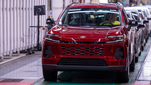 jrier's tweet photo. #Toyota Kentucky Begins Assembly of All-New RAV4 Hybrid; Breaks Ground on Advanced Paint Facility #ToyotaEmployee https://t.co/vGtoShyy5J https://t.co/RZnBo2JYK2