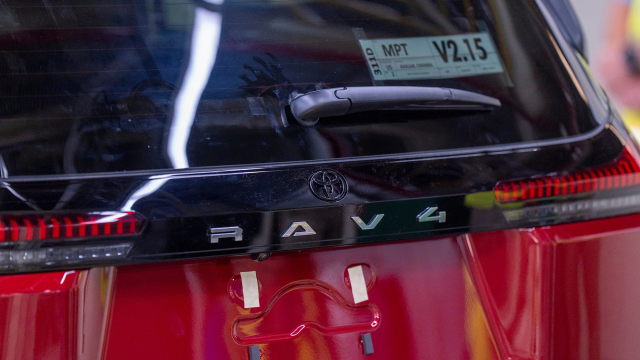 jrier's tweet photo. #Toyota Kentucky Begins Assembly of All-New RAV4 Hybrid; Breaks Ground on Advanced Paint Facility #ToyotaEmployee https://t.co/vGtoShyy5J https://t.co/RZnBo2JYK2