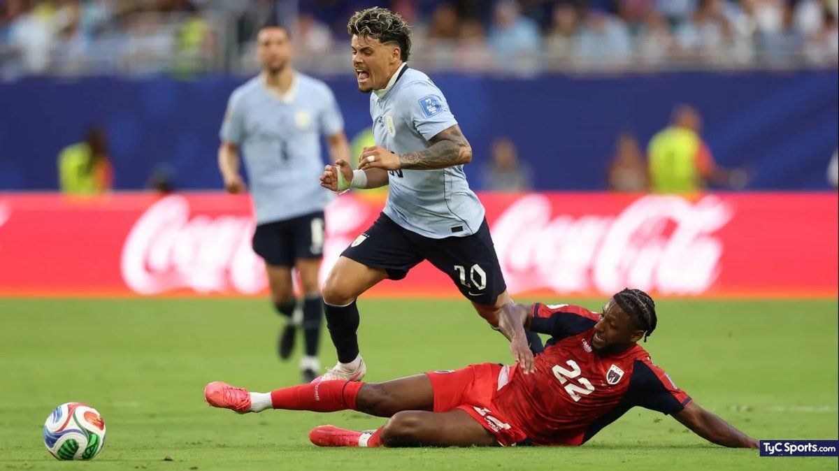 TucumanH's tweet photo. Uruguay y Cabo Verde empataron 2-2 en un partidazo: Los Charruas y los africanos empataron a dos en un auténtico partidazo. Ambos dependen de si mismos para clasificar a los 16avos de final. https://t.co/GLyUerfqrP https://t.co/BKaZGQpjuX