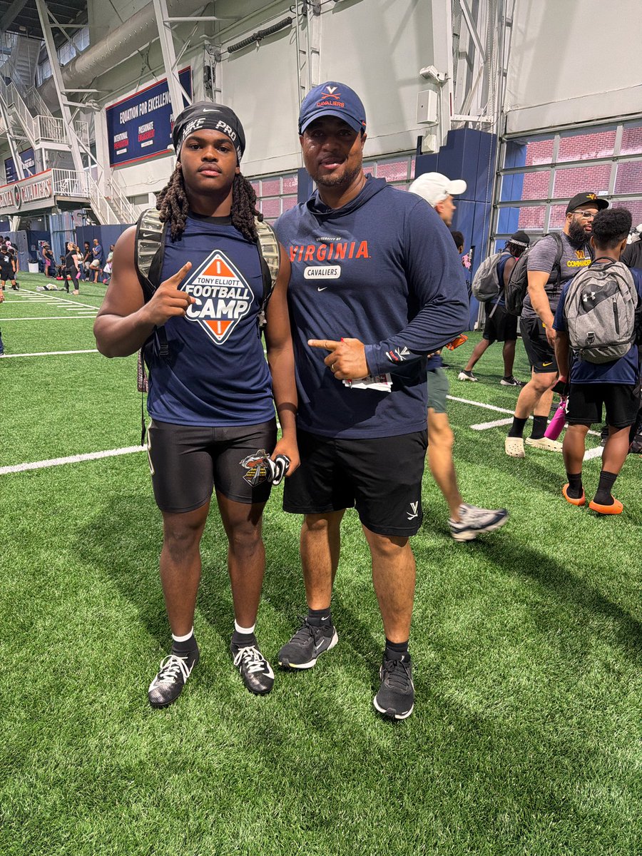 ShamonM11's tweet photo. Had a Amazing time @UVAFootball camp thanks for coaching me up can’t wait to be back ! @CoachCCox @Backendcoach12 https://t.co/VvAubZjH0B