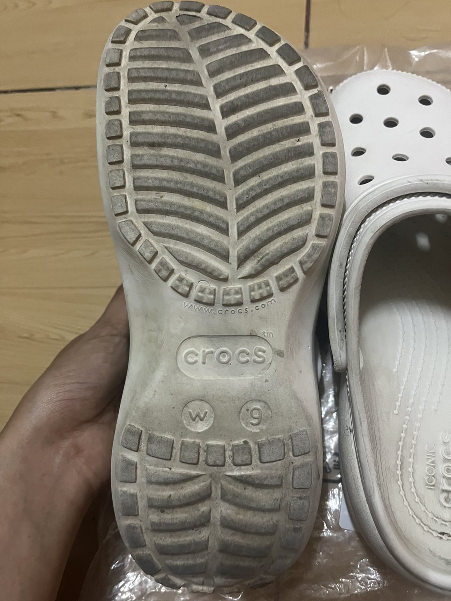 itislaylagril_'s tweet photo. 850฿ รส.

#ส่งต่อcrocs #ส่งต่อรองเท้า #รองเท้าCROCS #ส่งต่อรองเท้าcrocs #crocs #crocsมือสอง #crocsthailand #crocsclassic https://t.co/YNnZWMb4pH